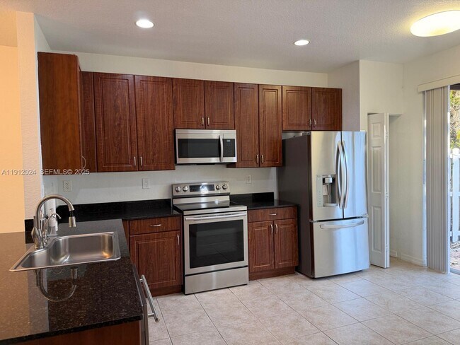 Building Photo - 14934 SW 41st Ln