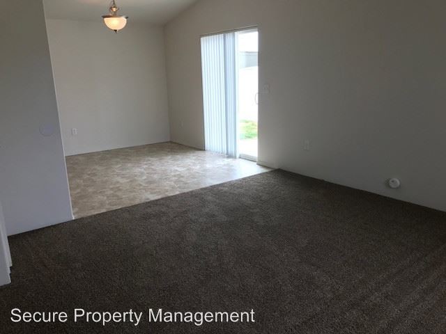 Building Photo - 590 NE Willow Ct