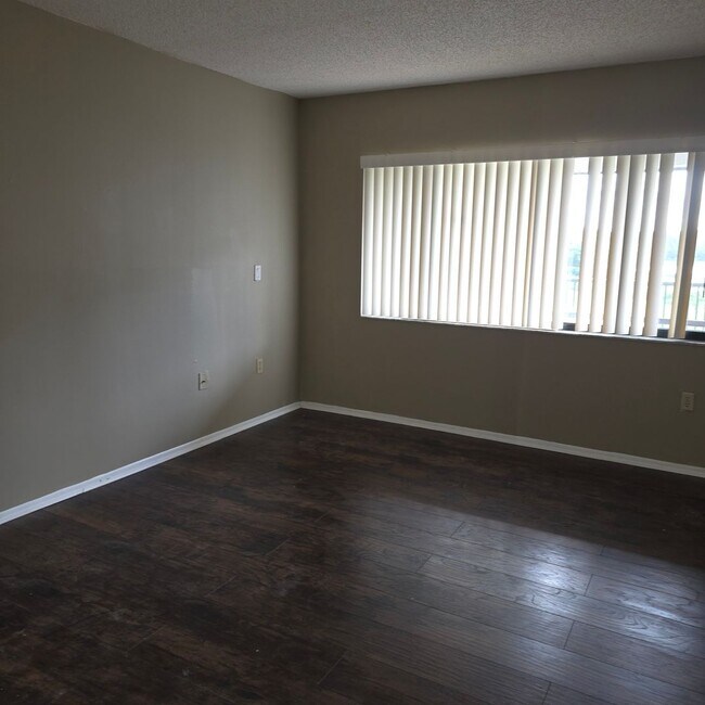 Foto del edificio - 1064 Lotus Pkwy