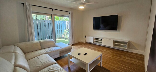Building Photo - 803 W Oakland Park Blvd