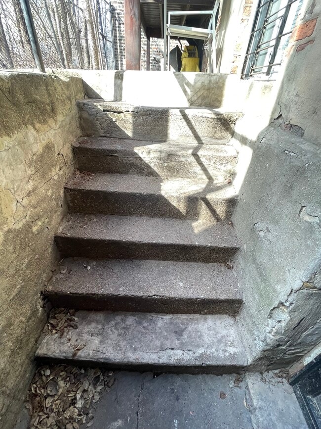 Building Photo - 440 E 42nd St