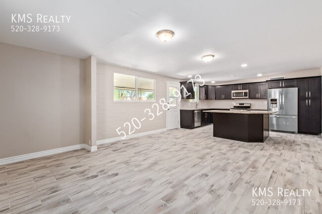 Building Photo - 3 Bedroom 2 Bath- 2811 S Lands End- OWNER/...