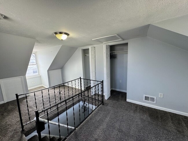 Building Photo - 228 Ella St