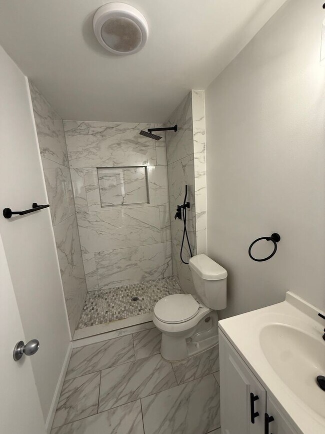 Foto del edificio - Lakefront Living at Fairfield Plantation