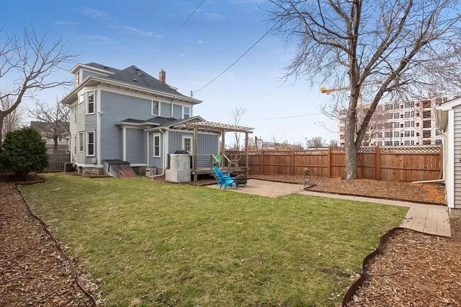 Building Photo - 3017 Harriet Ave