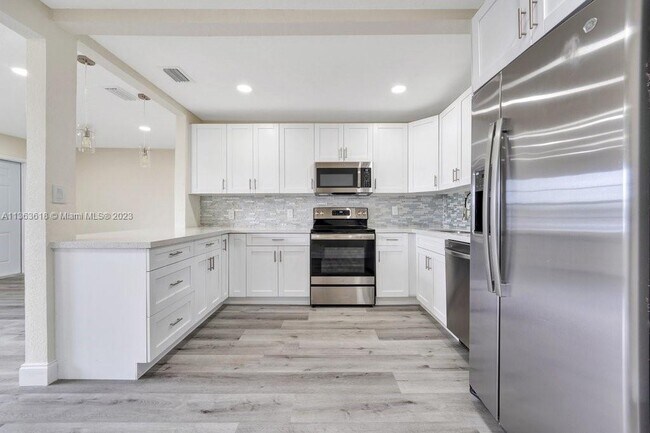 Foto del edificio - 6578 SW 37th St