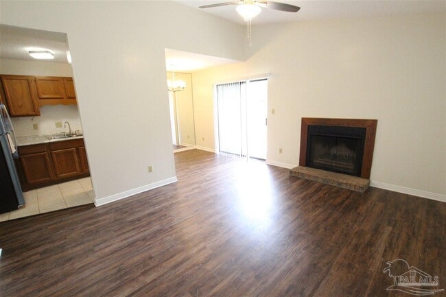 Foto del edificio - 9345 Chisholm Rd