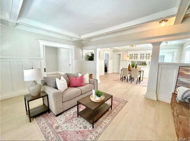 Building Photo - Charming 3BR Duplex in Los Angeles