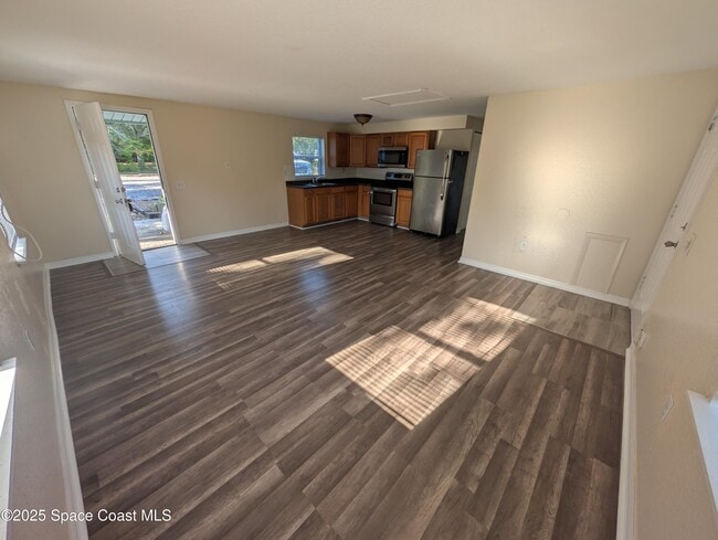 Building Photo - 1565 Violet Ave