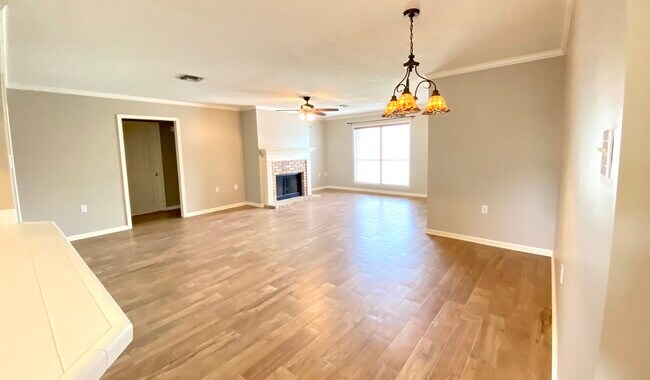Building Photo - 405 N French Quarter Dr