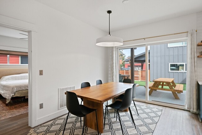 Building Photo - 4451 Alexander St