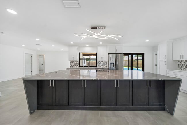 Building Photo - 11758 Banyan St
