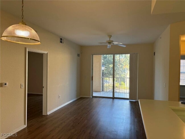 Foto del edificio - 9045 Colby Dr