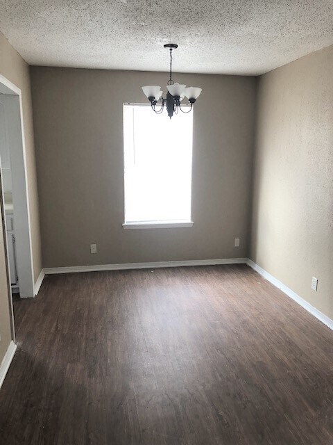 Foto del edificio - 1520 N Robison Rd