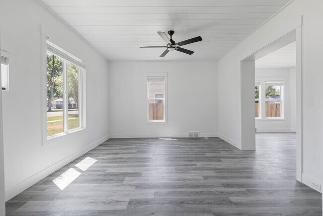 Foto del edificio - 5 Bed 2 Bath MODERN HERITAGE HOME
