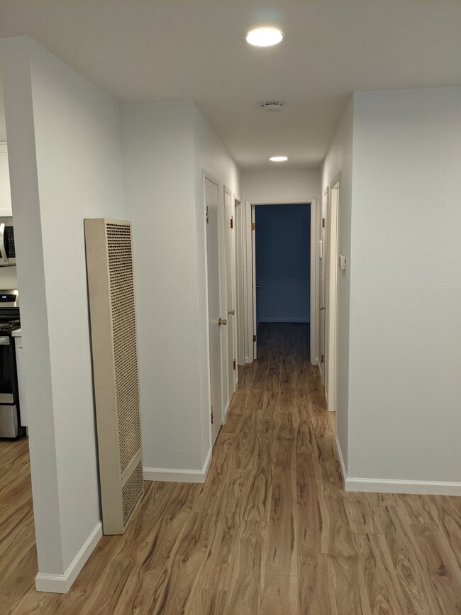 Foto del edificio - 1564 Hollenbeck Ave