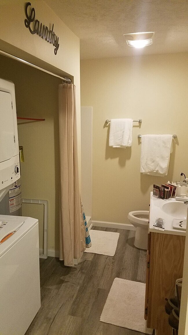 Foto del edificio - 359 Kingwood St