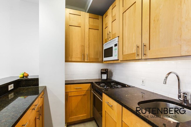 Building Photo - 415 East 80th Street