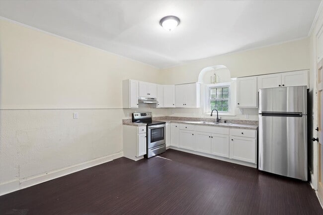 Building Photo - Coming Soon - Beautiful 5 Bedroom, 1.5 Bat...