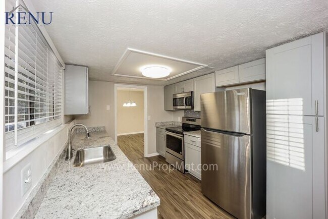 Foto del edificio - Available Now!