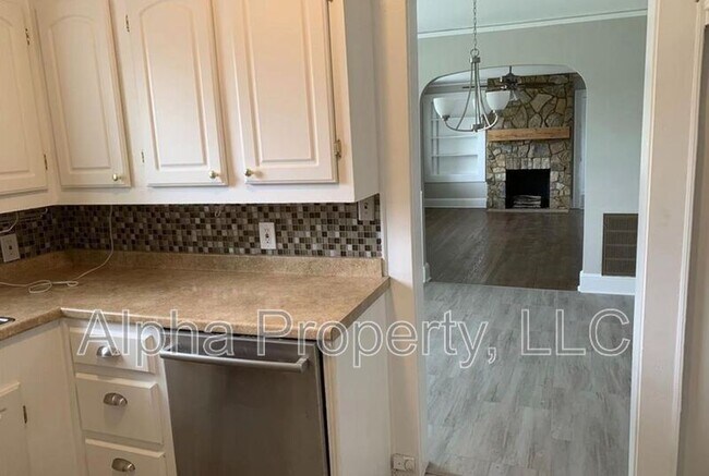 Foto del edificio - 614 Summit Dr