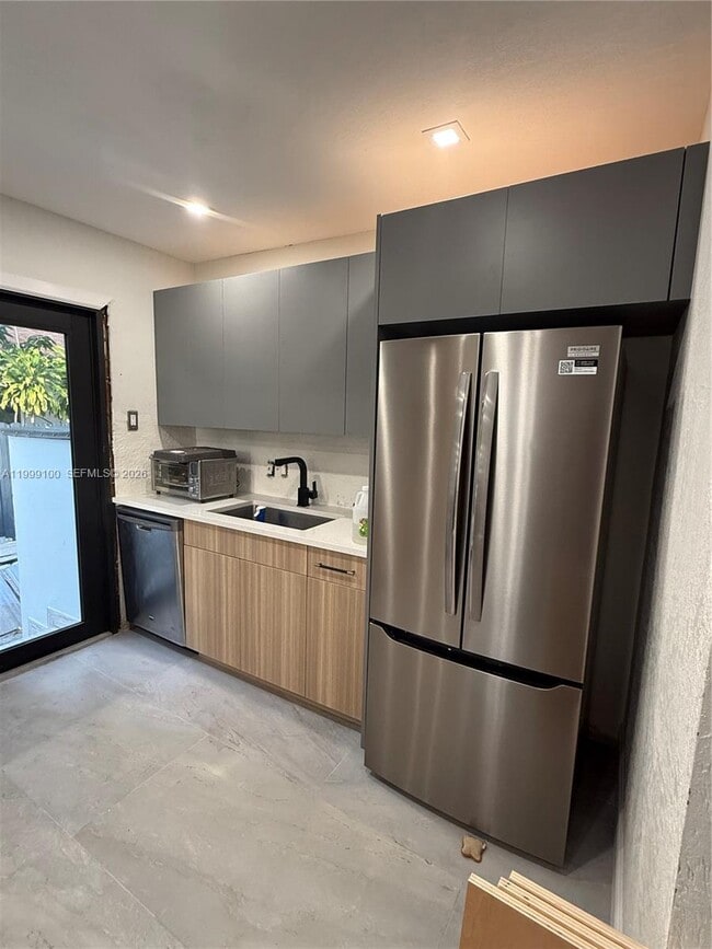 Foto del edificio - 423 NW 32nd Pl