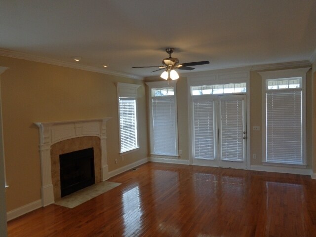 Foto del edificio - 3024 Silver Springs Ct
