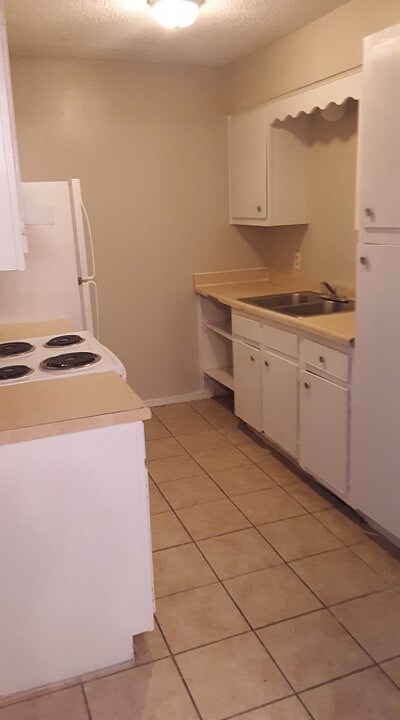 Building Photo - 4421 Windsor Dr