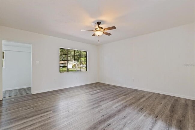 Foto del edificio - 112 S Fern Rd