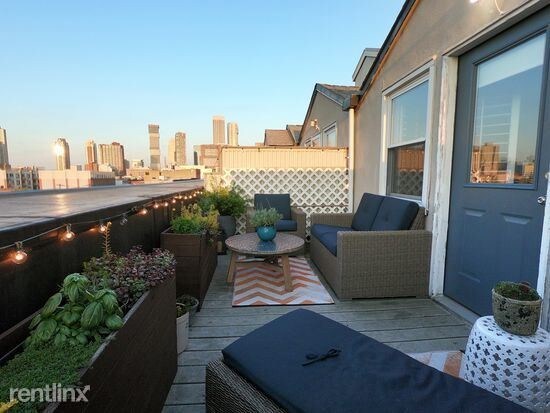 Foto principal - 227 Christopher Columbus Dr