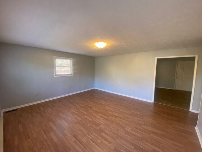Building Photo - 3 bedroom 2 bath home in Greeneville, TN