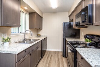 2BR, 1.5BA - Updated Amethyst/960 SF - Granite Valley Apartments