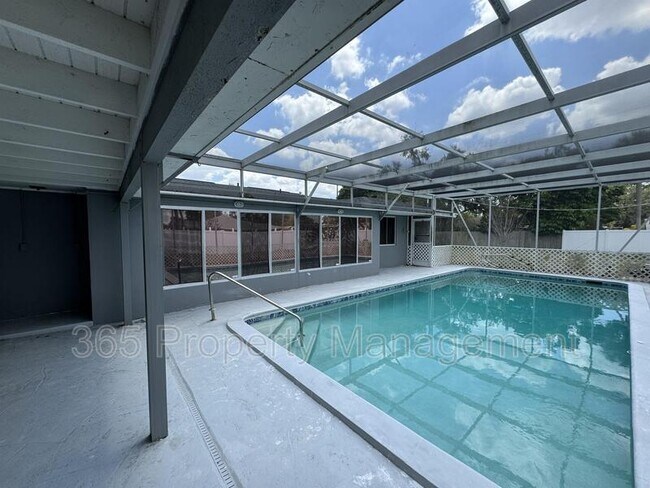 Foto del edificio - 4945 Payne St