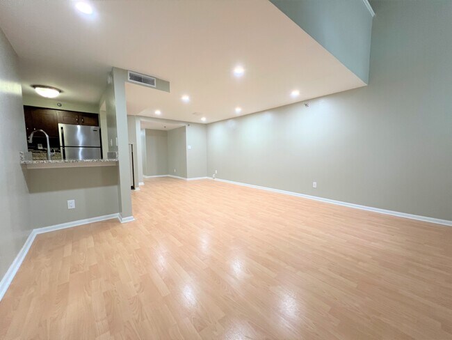 Foto del edificio - 270 E Highland Ave