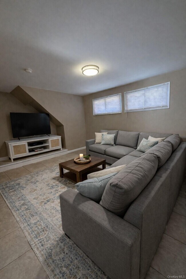 Foto del edificio - 579 Fire Island Ave S