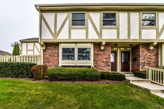 Building Photo - 804 E Hillside Ave