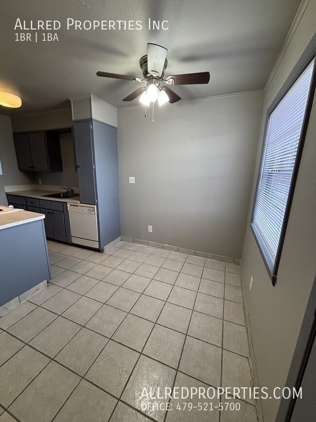 Building Photo - 525 S Duncan Ave