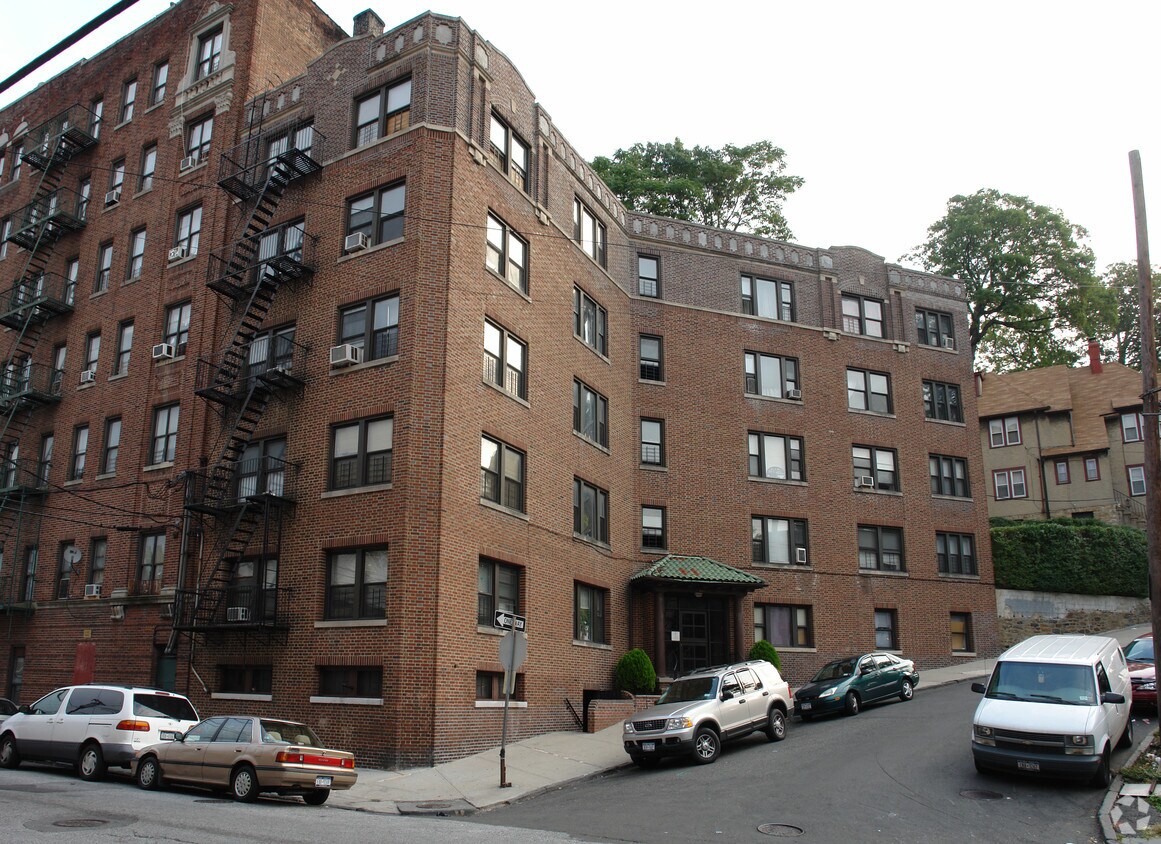 Primary Photo - 640 Van Cortlandt Pk Ave