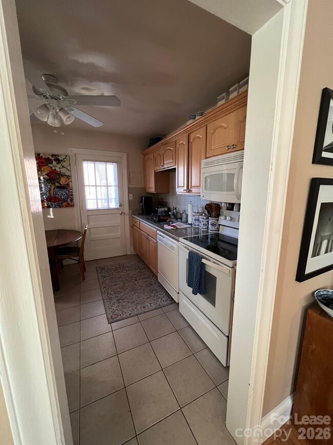 Building Photo - 1327 S Kings Dr