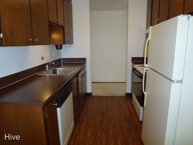 Primary Photo - 104 N 104th St
