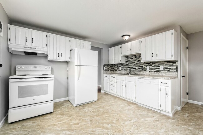 Building Photo - 868 Harwood Dr