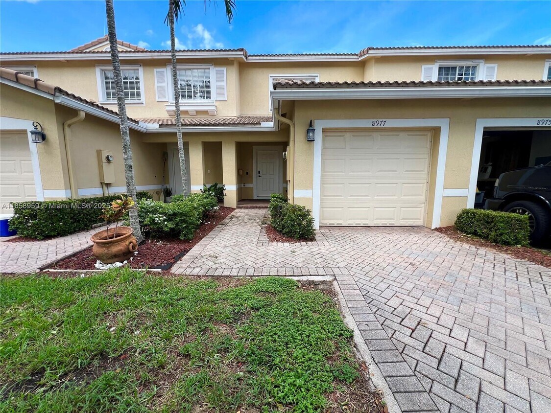 Foto principal - 8977 Chambers St