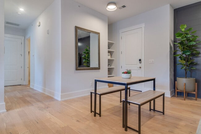 Building Photo - 119 Acklen Park Dr