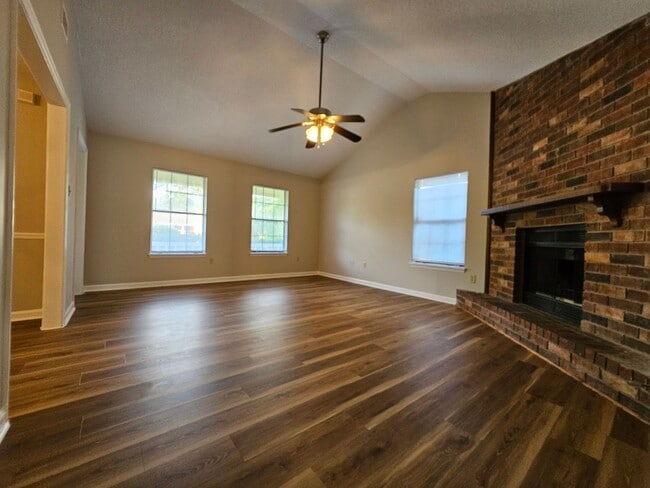 Building Photo - Charming 3 Bedroom 2 Bathroom home in Pooler!