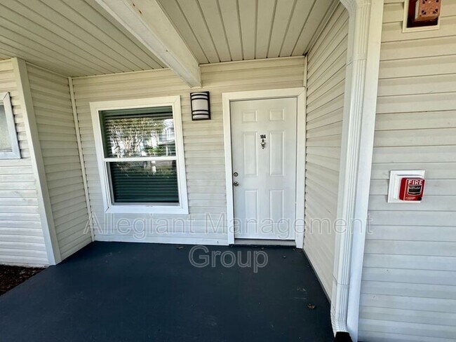 Building Photo - 2572 Woodgate Blvd