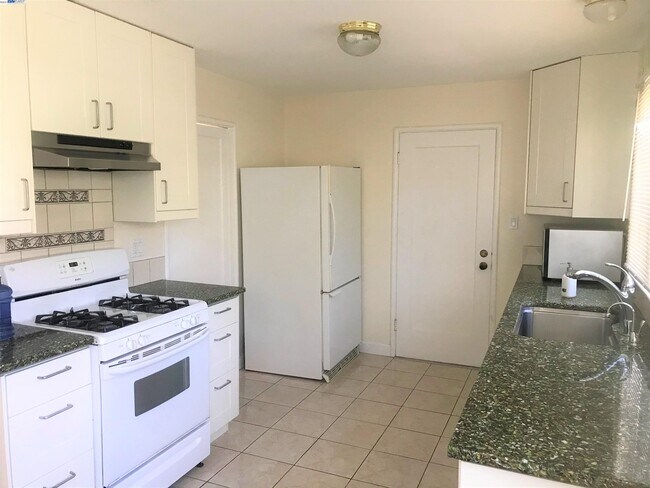 Building Photo - 863 Collier Dr