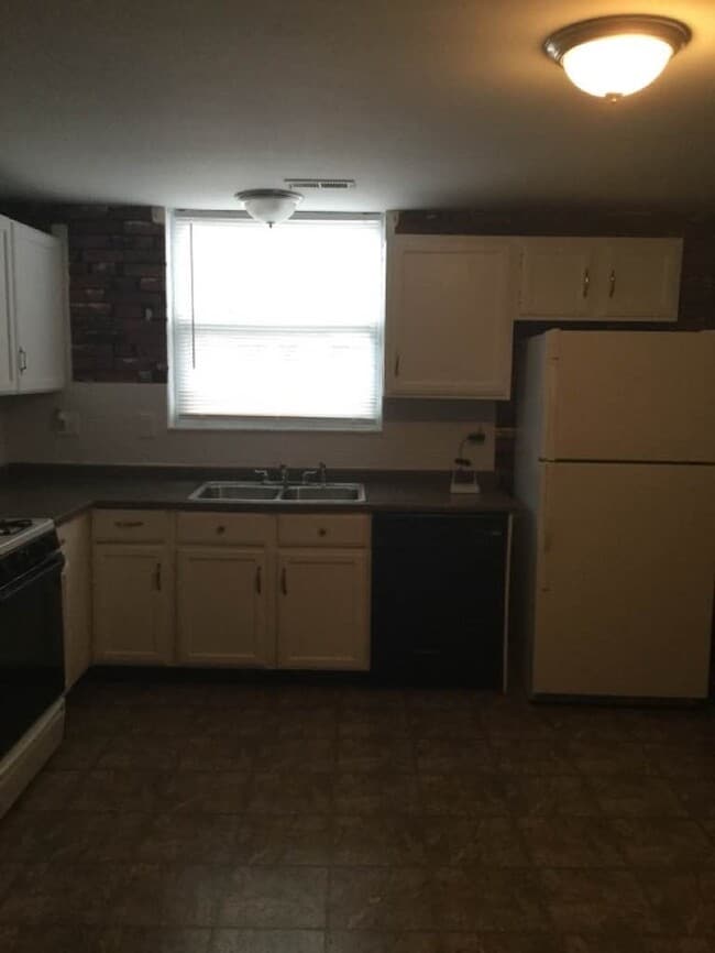 Building Photo - 10512 Castle Dr