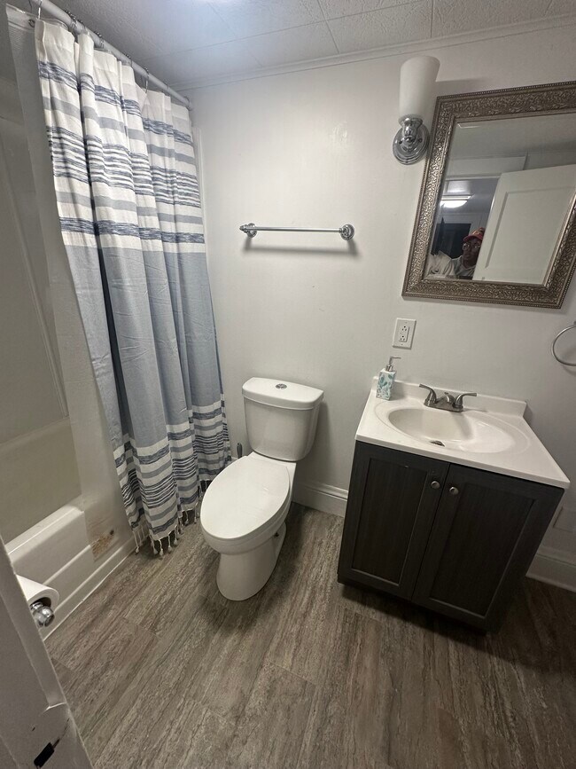 Building Photo - 18049 School St