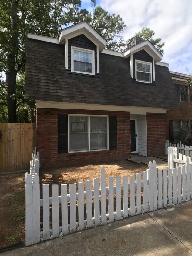 Foto principal - Three Bedroom Townhome on Savannah Southside