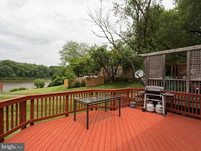 Building Photo - 9902 Lakepointe Dr